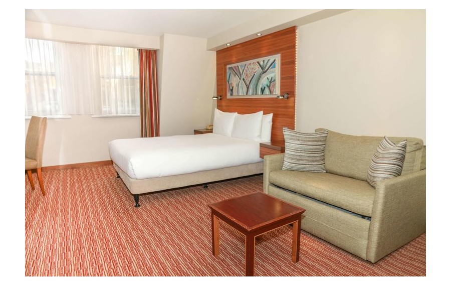 100 Queen's Gate Hotel...