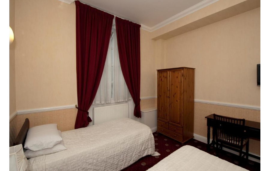 Balmoral House Hotel