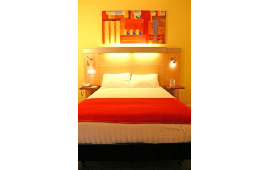 Holiday Inn Express London...