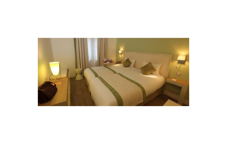 Hotel Kyriad Paris 18 -...
