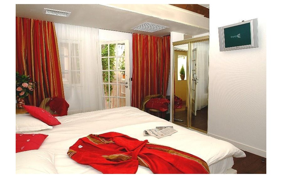 Hotel Eiffel Segur