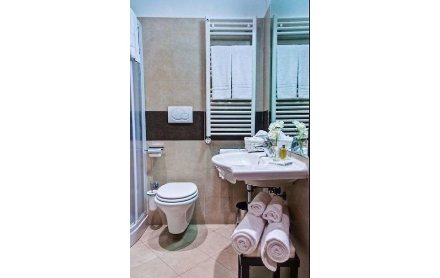 Crosti Hotel & Residence
