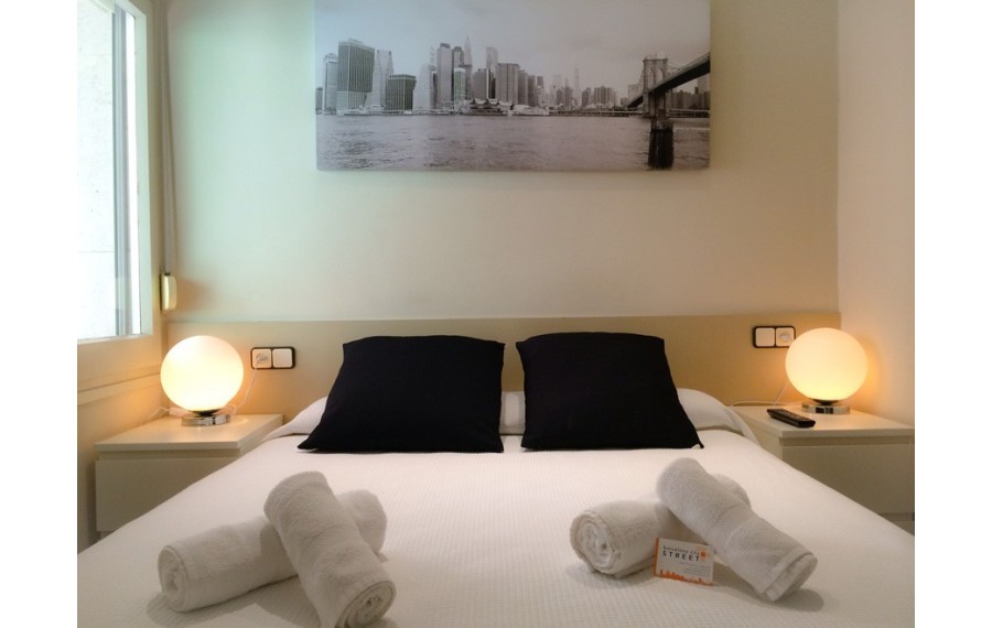 Barcelona City Street Hostal