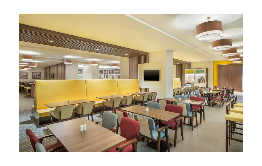 HAMPTON BY HILTON DUBAI...